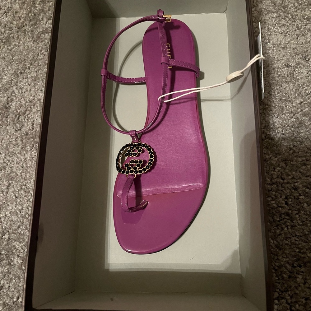 Gucci Vernice Crystal Cyclamen Sandals